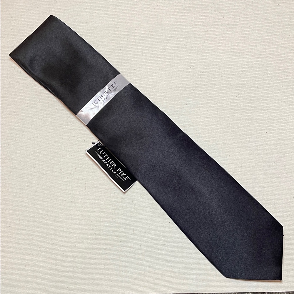 ⭐️NWT LUTHER PIKE SEATTLE Sleek Black 100% Microfiber Tie Modern Formal